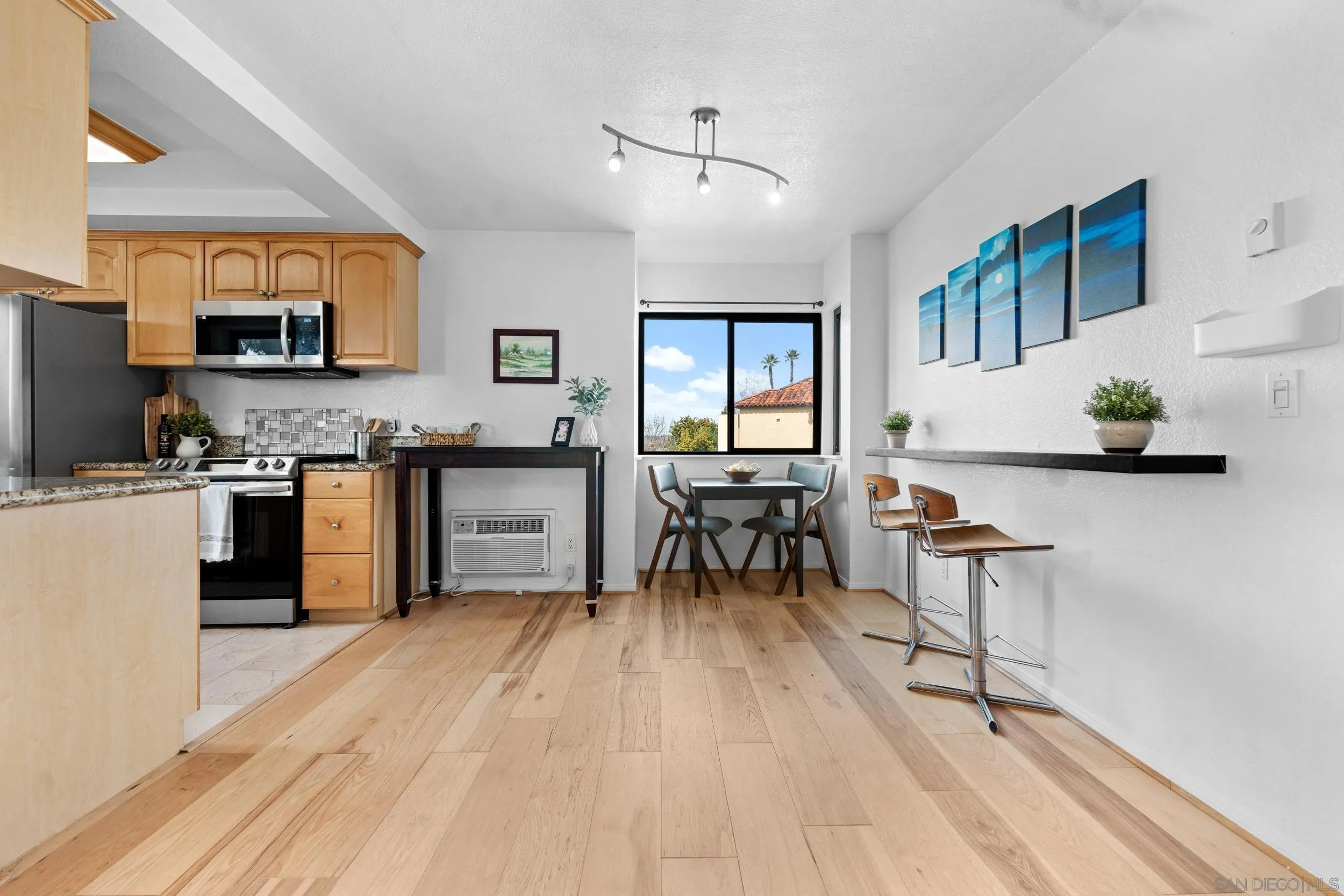 Photo #8: 260018864 Listing: Photo #8