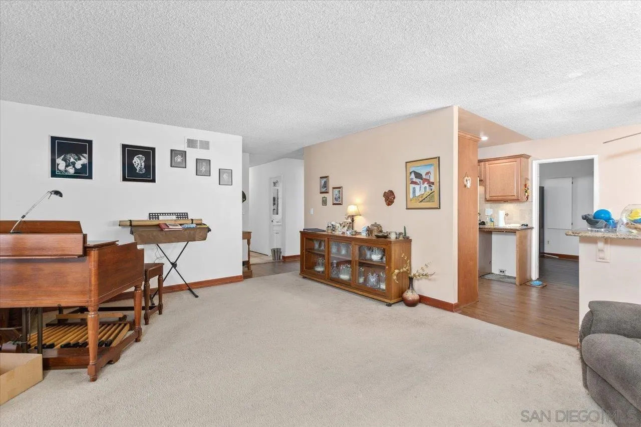https://cdn.realtyfeed.com/cdn/127/260018865/1256a16c8c241d9aef04abd8c26b1782.webp
