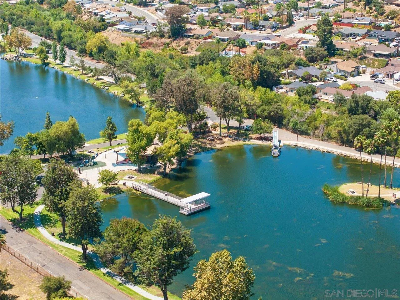 https://cdn.realtyfeed.com/cdn/127/260018865/21cec3f86eadb0315e883a2bf15f8397.webp