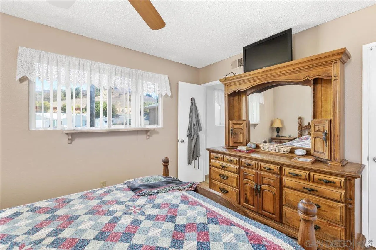 https://cdn.realtyfeed.com/cdn/127/260018865/5afe440e50e88e3904c762268dc2bdf4.webp