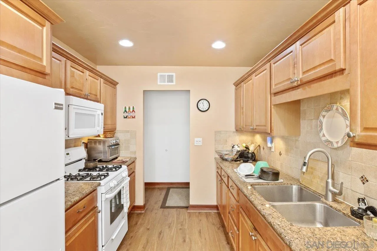 https://cdn.realtyfeed.com/cdn/127/260018865/ce0c8dfd3e9231acc4079b8ba0aead15.webp