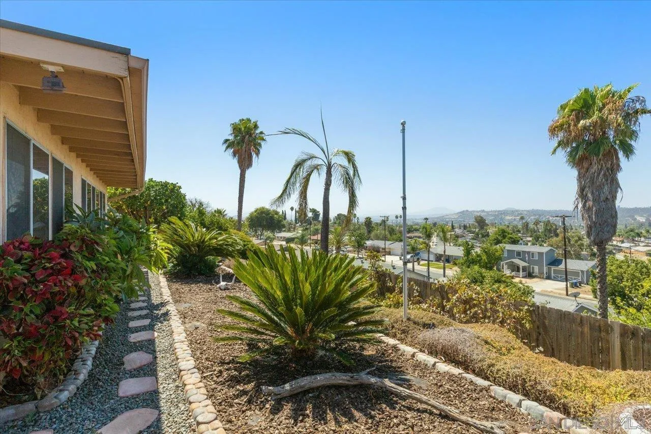 https://cdn.realtyfeed.com/cdn/127/260018865/d6f75f03faf54c2c96894b60021ea5e4.webp