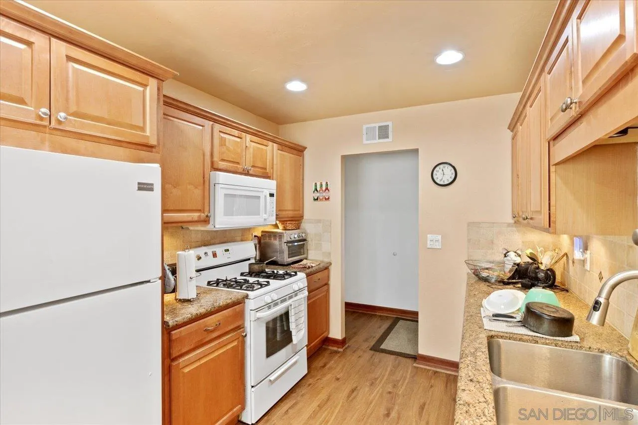 https://cdn.realtyfeed.com/cdn/127/260018865/d9f32d380791c6904226d47b6dc6247c.webp