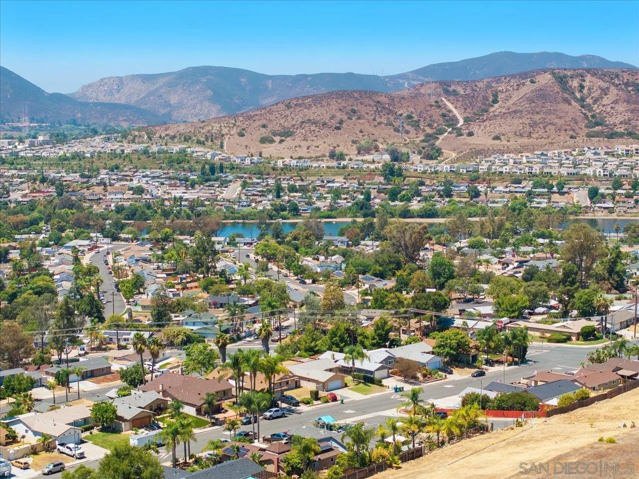 https://cdn.realtyfeed.com/cdn/127/260018865/f29efb0f420bd4f7fb29c0cabc548b3d.webp