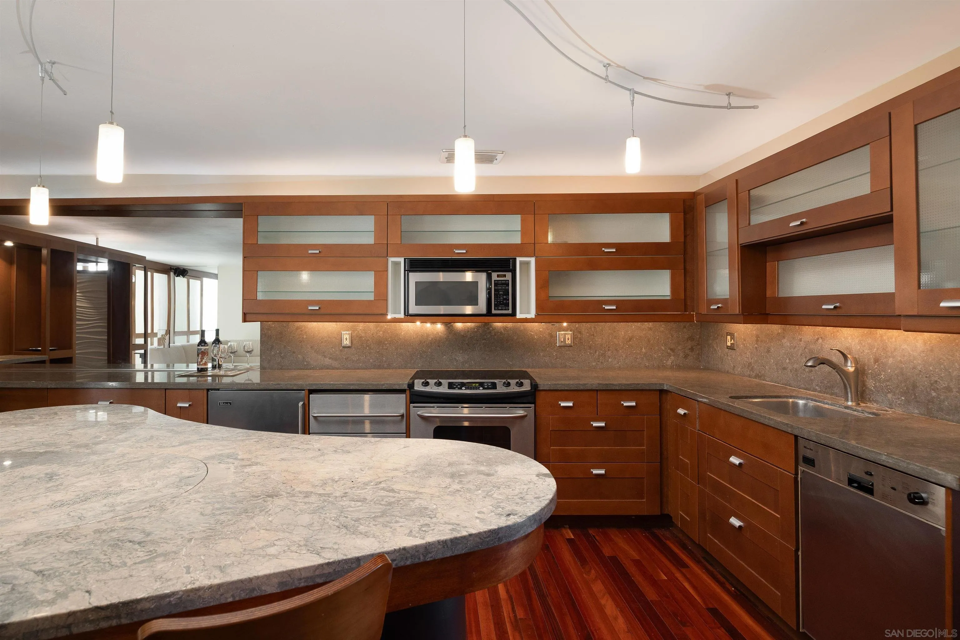 Photo #9: 260018867 Listing: Photo #9