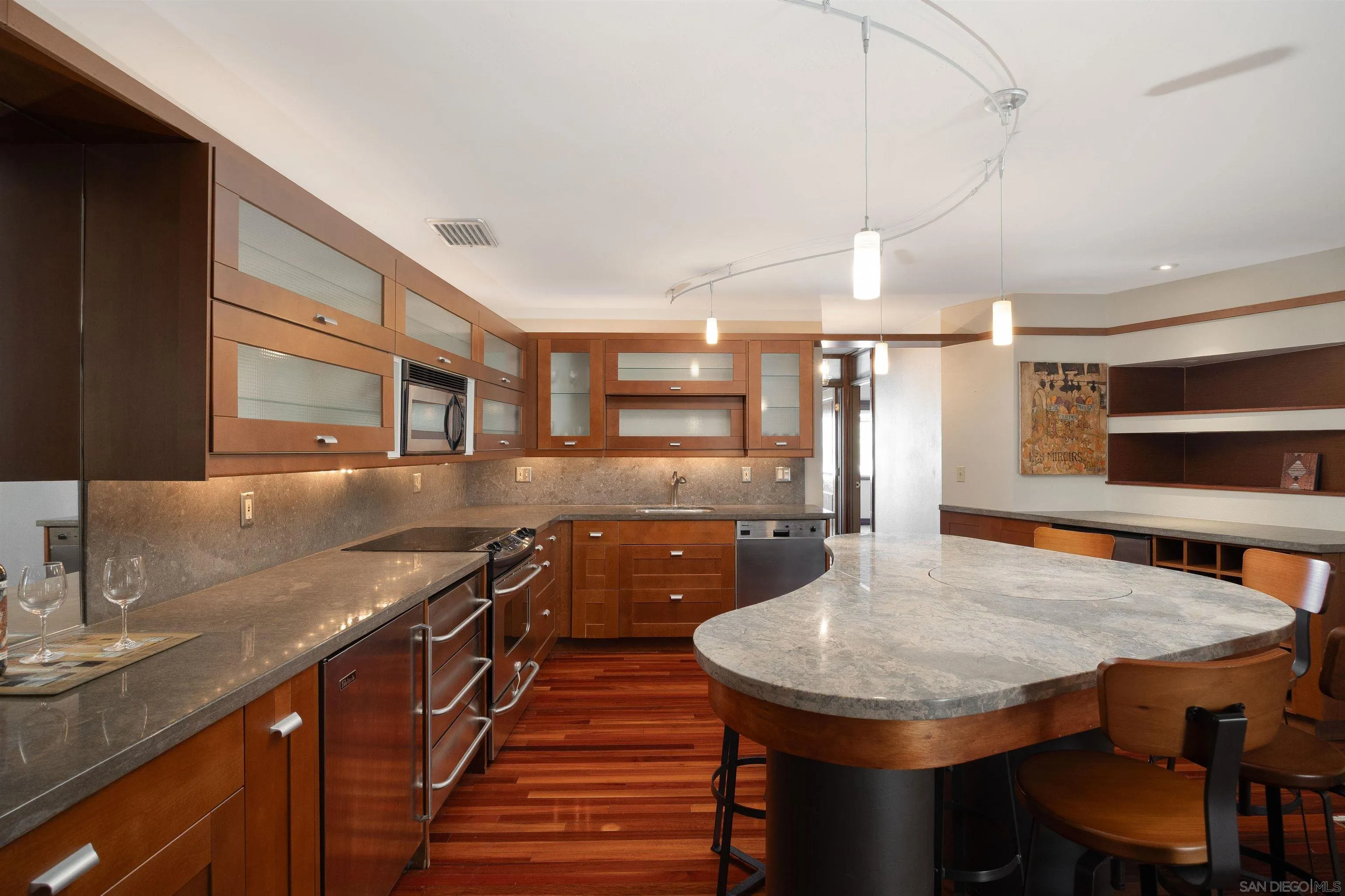 Photo #8: 260018867 Listing: Photo #8