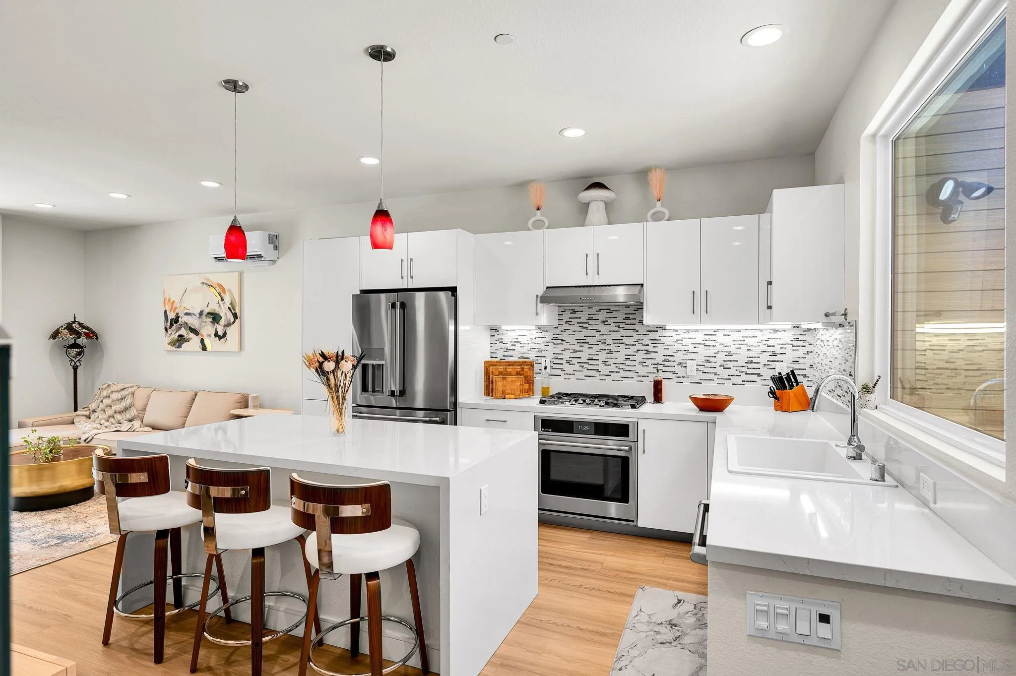 Photo #11: 260018876 Listing: Photo #11