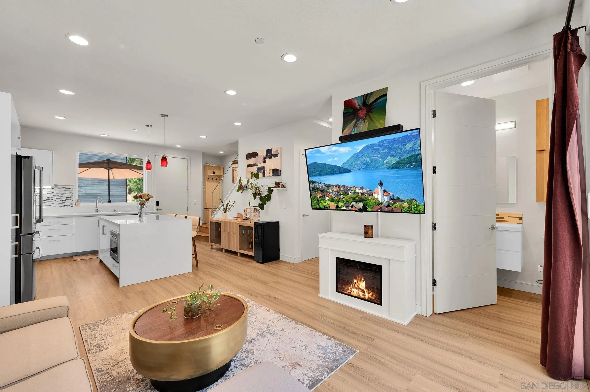 https://cdn.realtyfeed.com/cdn/127/260018876/c1e0e18f76f087e8d7662bc49cfa1a14.webp