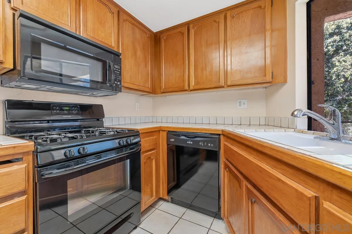 Photo #7: 260018878 Listing: Photo #7