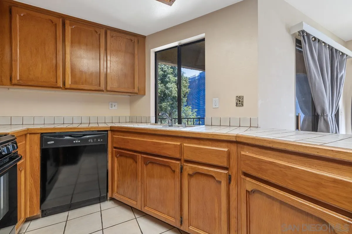Photo #8: 260018878 Listing: Photo #8