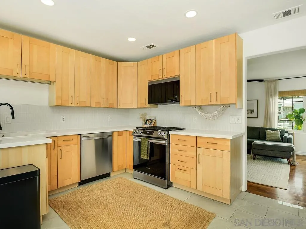 https://cdn.realtyfeed.com/cdn/127/260018889/9ab2055c870909b1b3b00f1f9f84ec63.webp