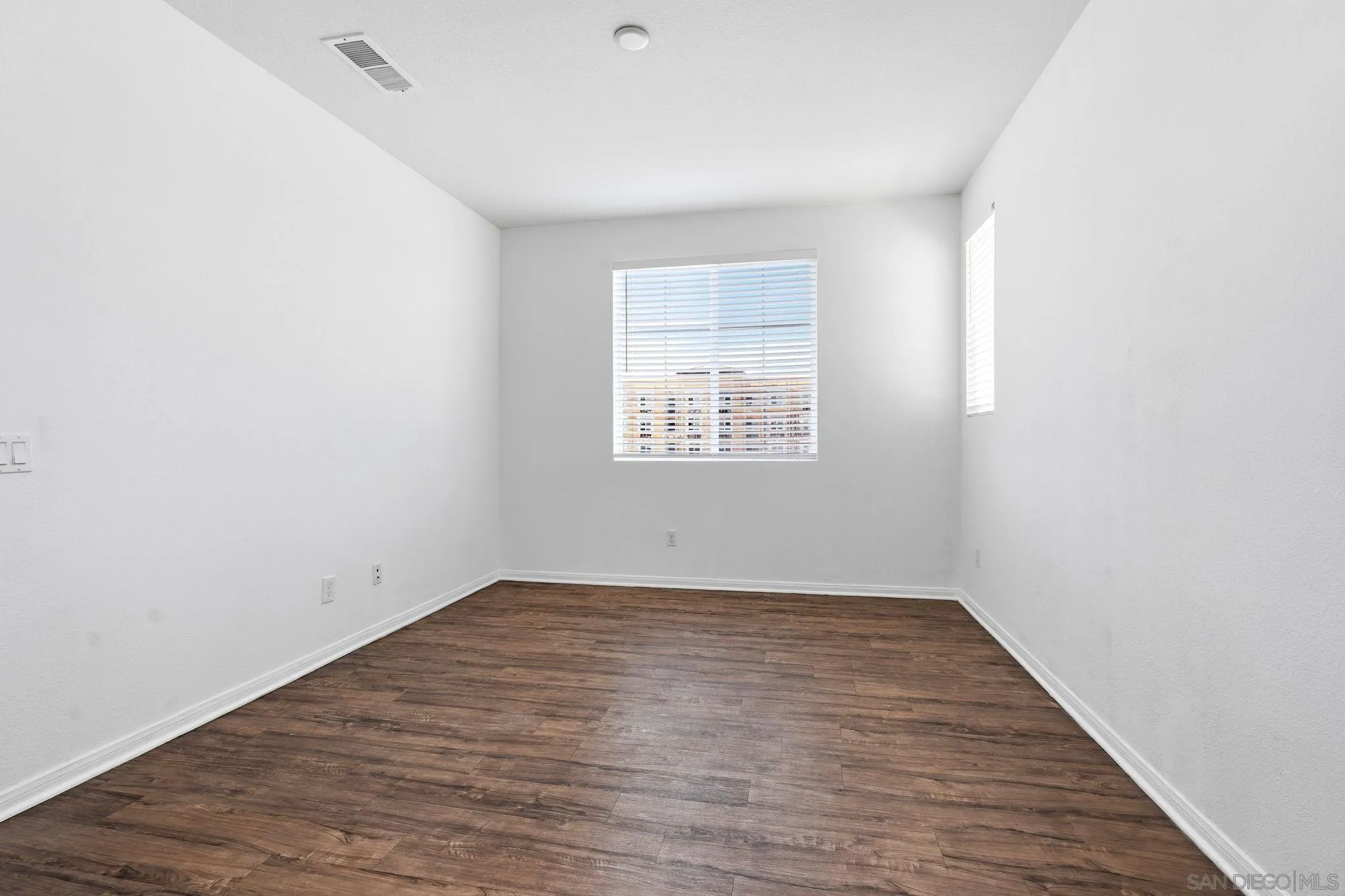 Photo #13: 260018894 Listing: Photo #13