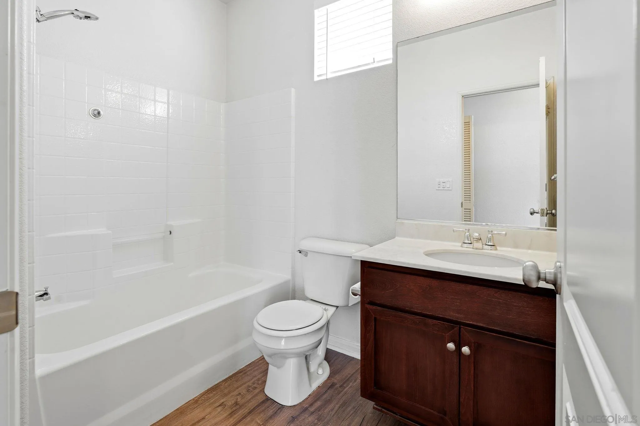 Photo #12: 260018894 Listing: Photo #12