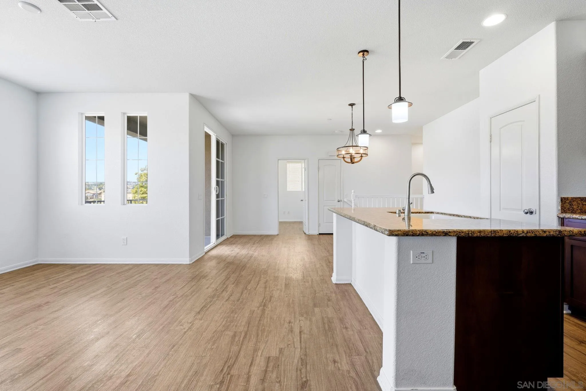 Photo #6: 260018894 Listing: Photo #6