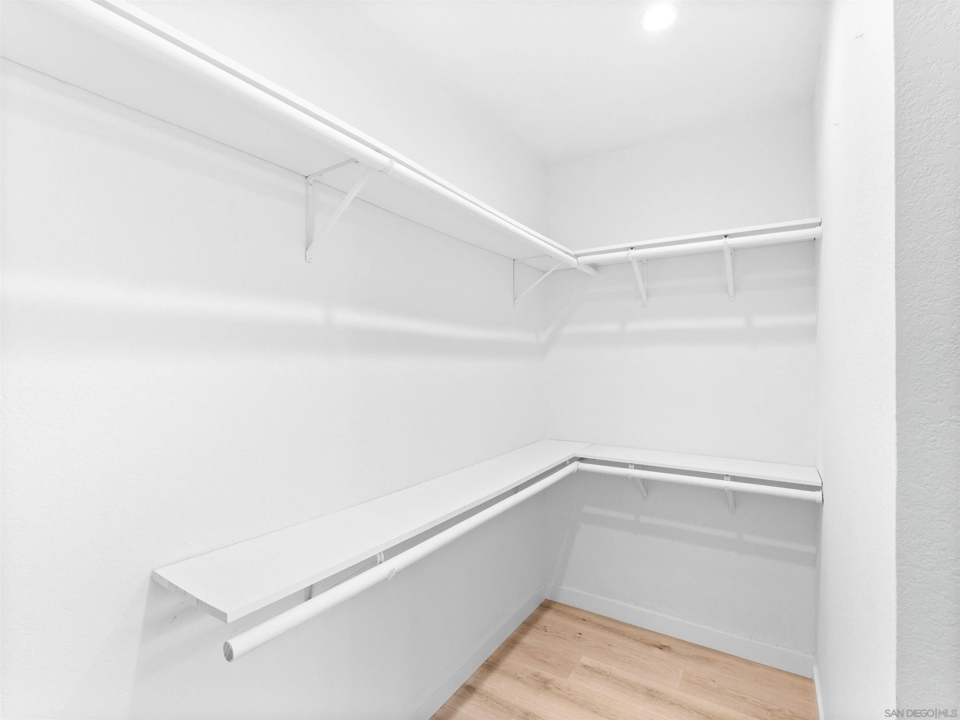 https://cdn.realtyfeed.com/cdn/127/260018895/2ab5ae37ef649bc2baa2800b6b8dbf06.webp