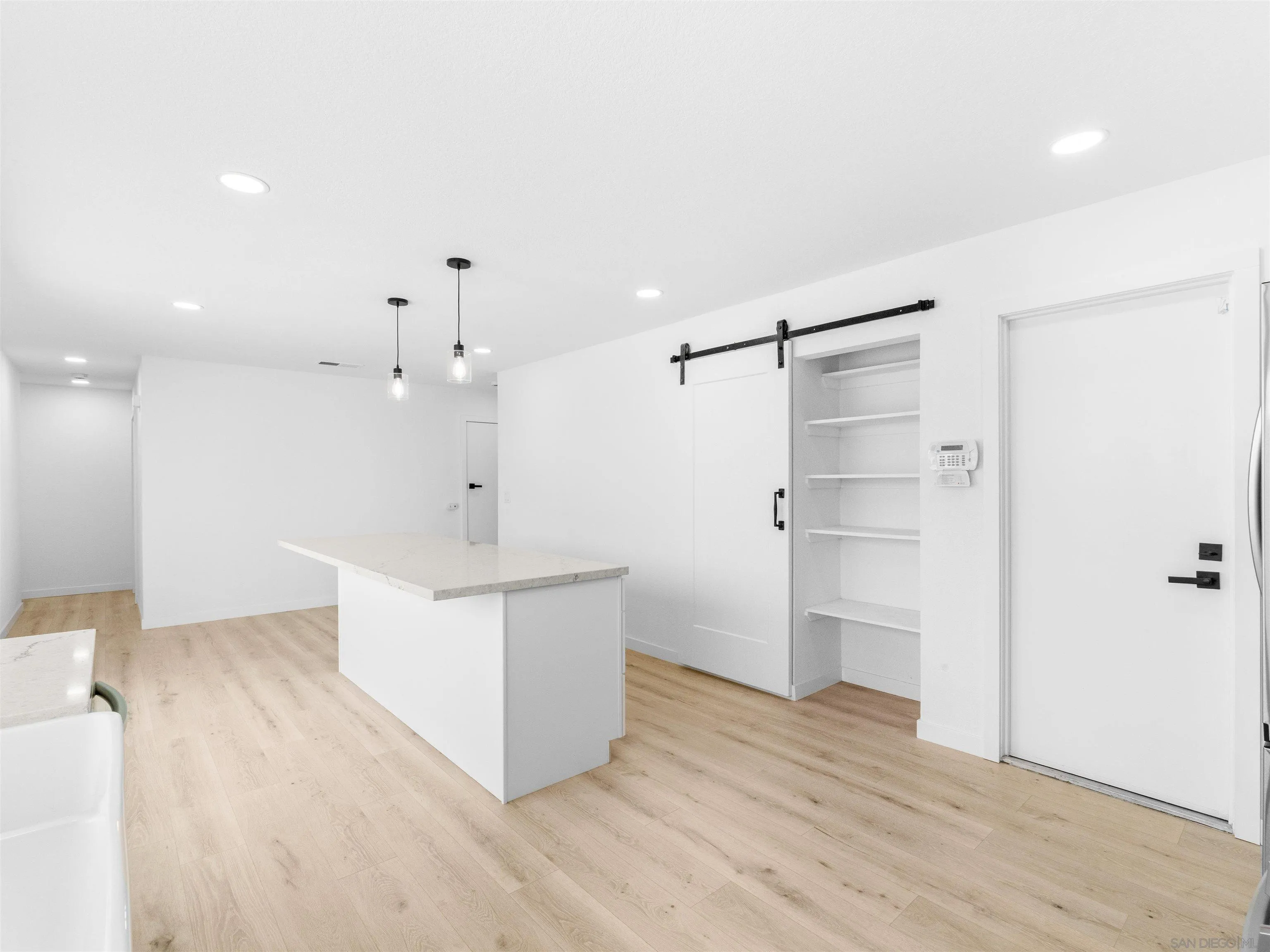 https://cdn.realtyfeed.com/cdn/127/260018895/347fe501ca508aa4f3e802cdd713d4f0.webp