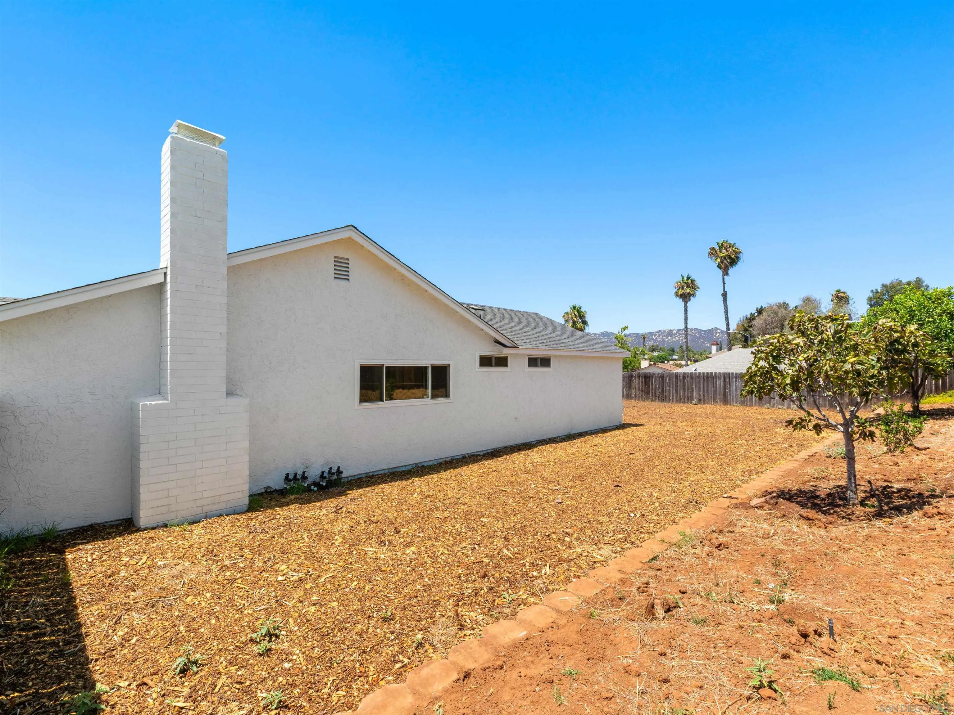 https://cdn.realtyfeed.com/cdn/127/260018895/f5bdc6c9e171490f8f34f686f75be778.webp