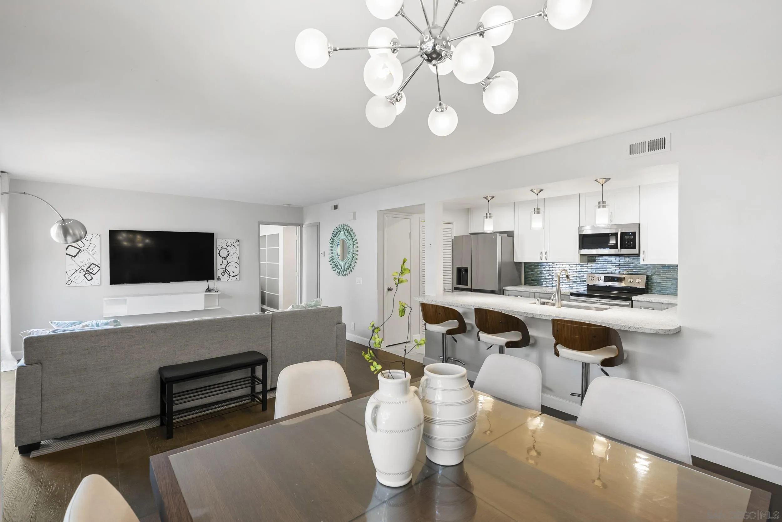 Photo #7: 260018896 Listing: Photo #7