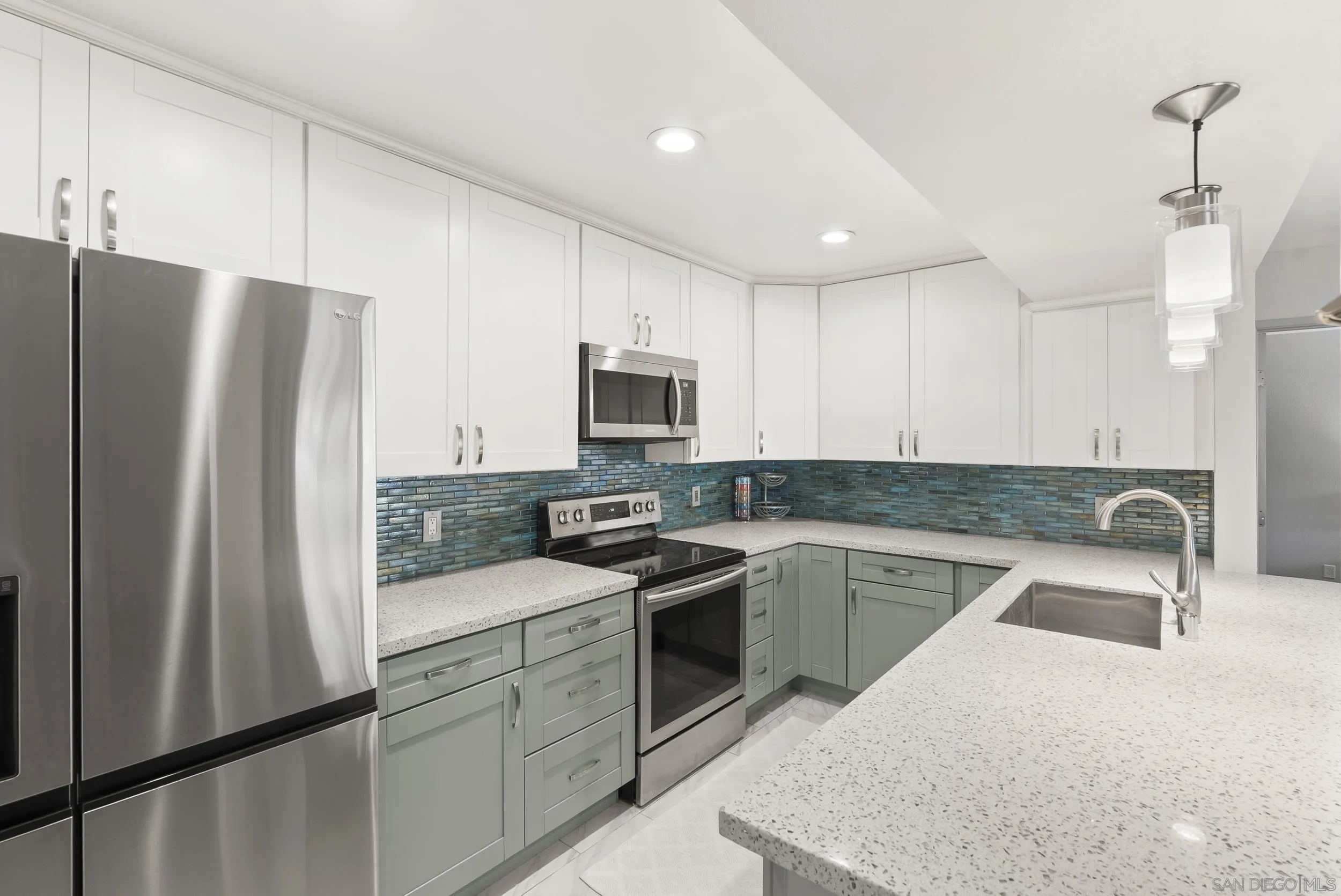 Photo #12: 260018896 Listing: Photo #12