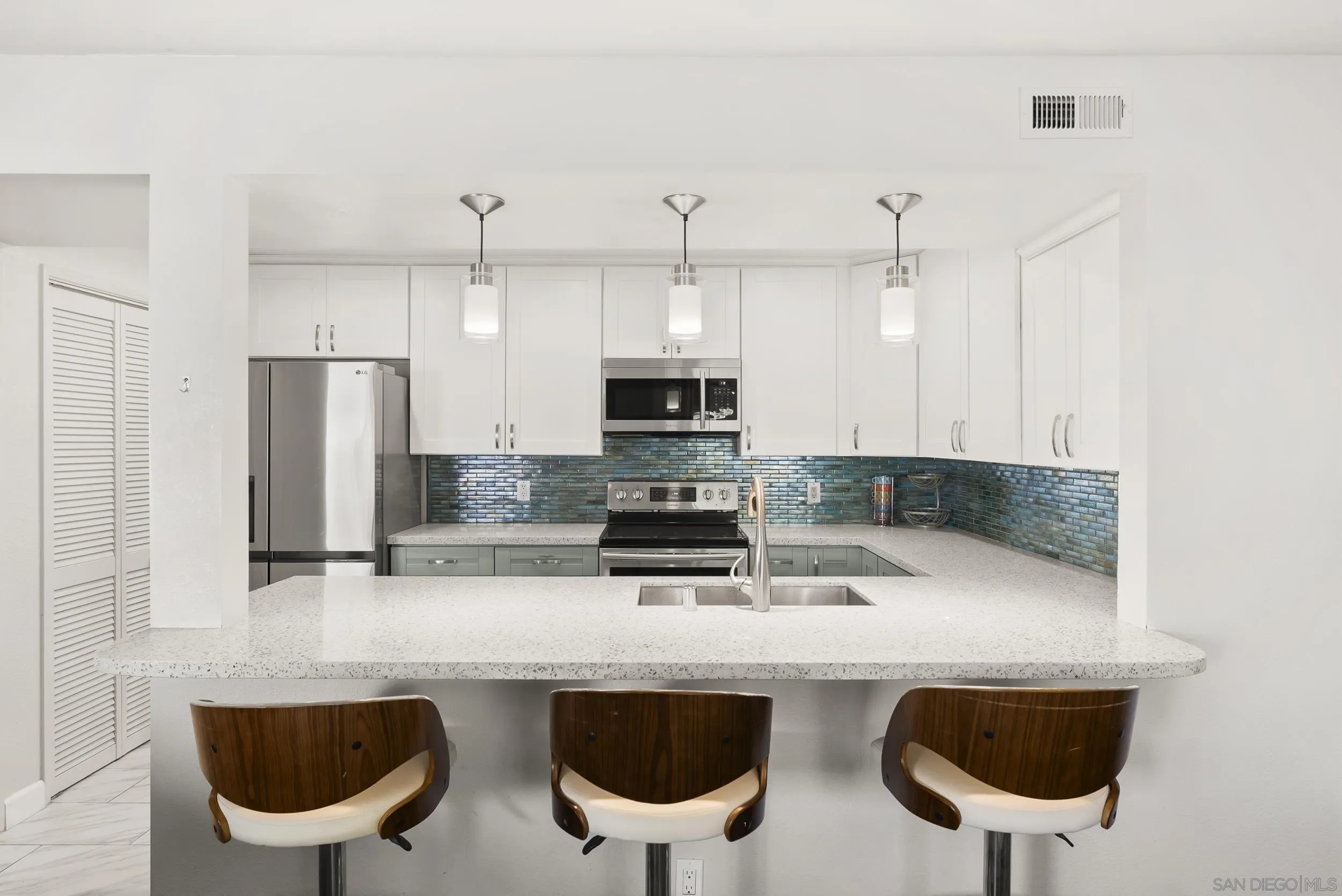 Photo #10: 260018896 Listing: Photo #10