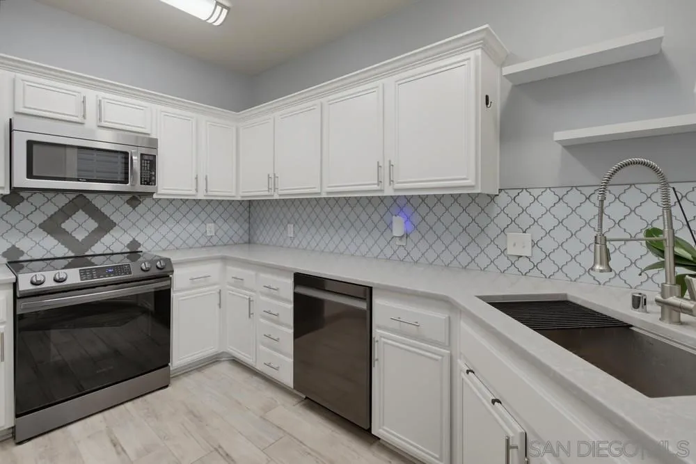 Photo #8: 260018898 Listing: Photo #8