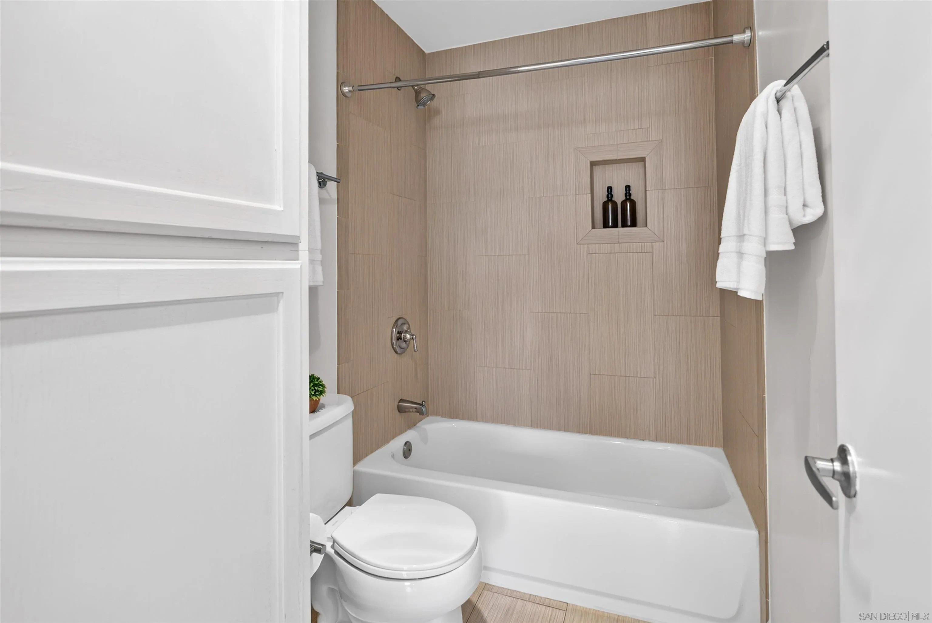https://cdn.realtyfeed.com/cdn/127/260018900/c8dbead78b6c35037f7b555e7c93525a.webp