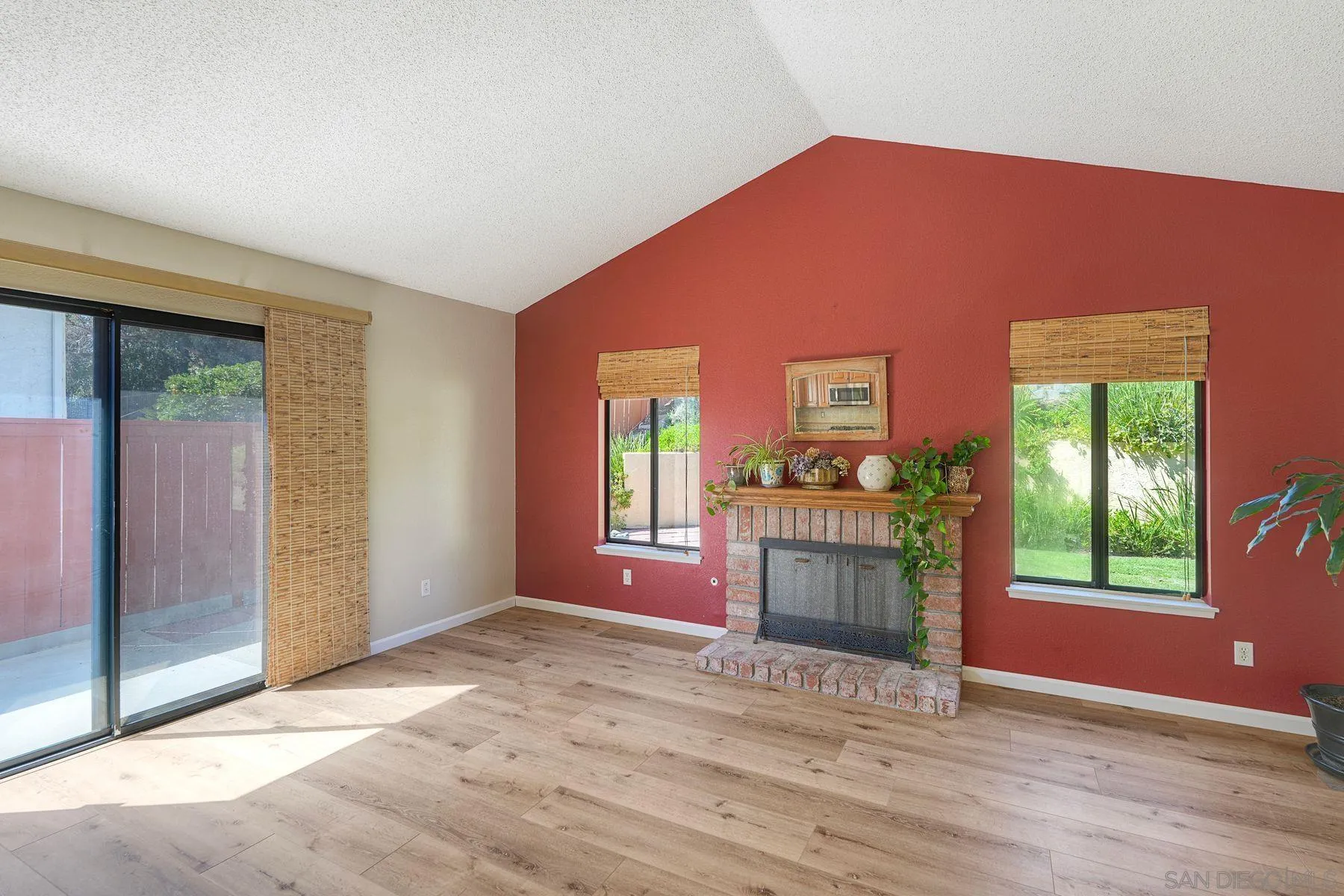 https://cdn.realtyfeed.com/cdn/127/260018901/14eb37998e3cad07ada96269693ac368.webp