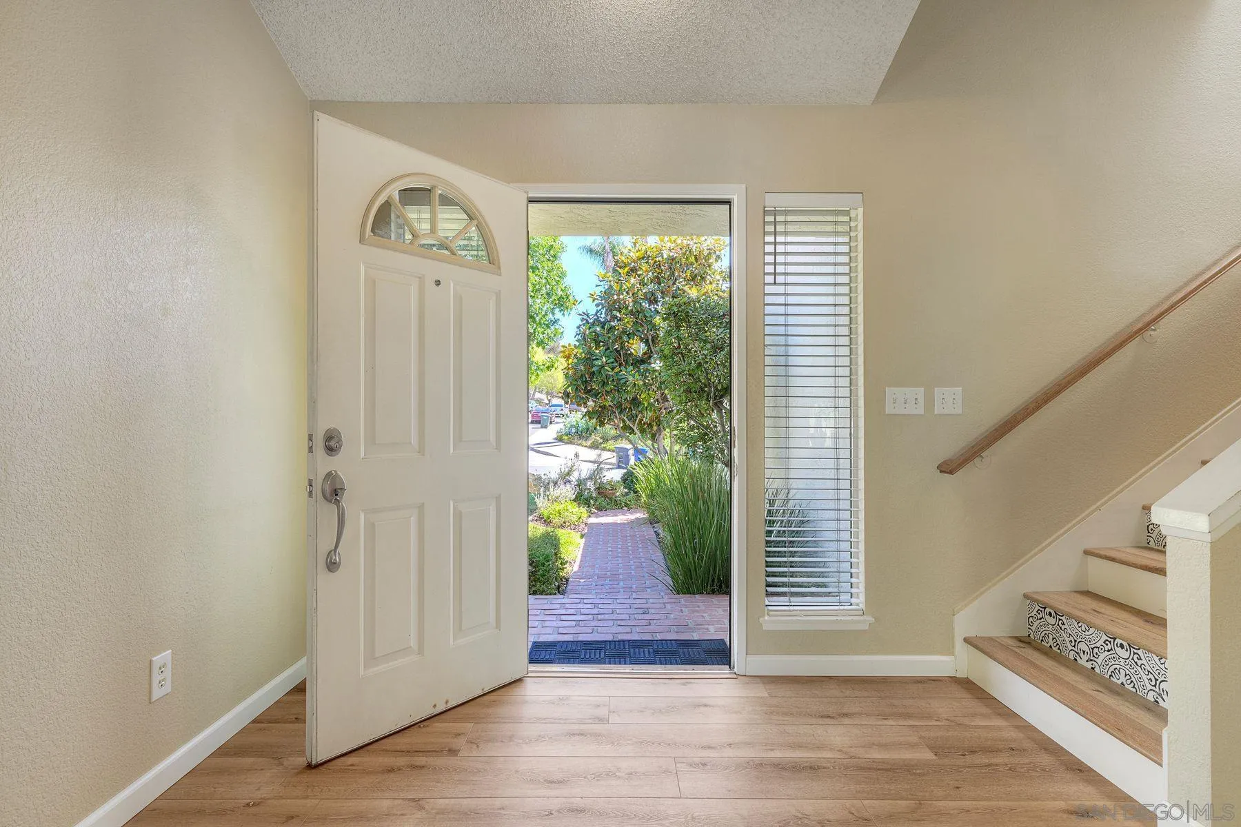 https://cdn.realtyfeed.com/cdn/127/260018901/29cadea69ca931e78c15d8a8e88b1713.webp