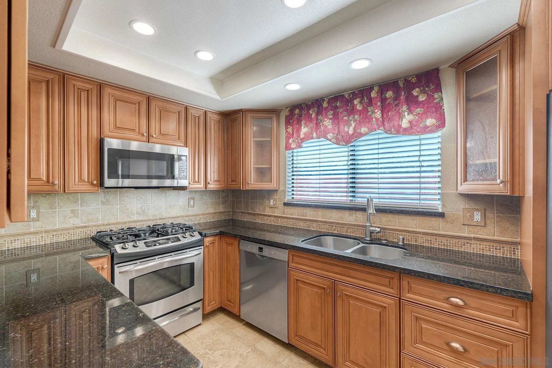 https://cdn.realtyfeed.com/cdn/127/260018901/31b40e75852ecf681dd06f44c637a2e1.webp