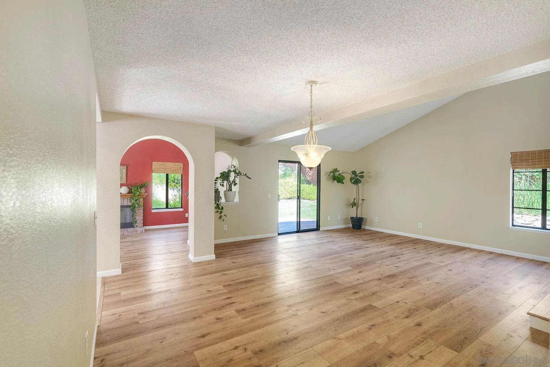 https://cdn.realtyfeed.com/cdn/127/260018901/3e0522426858ae20063c49fa53ff0e2a.webp