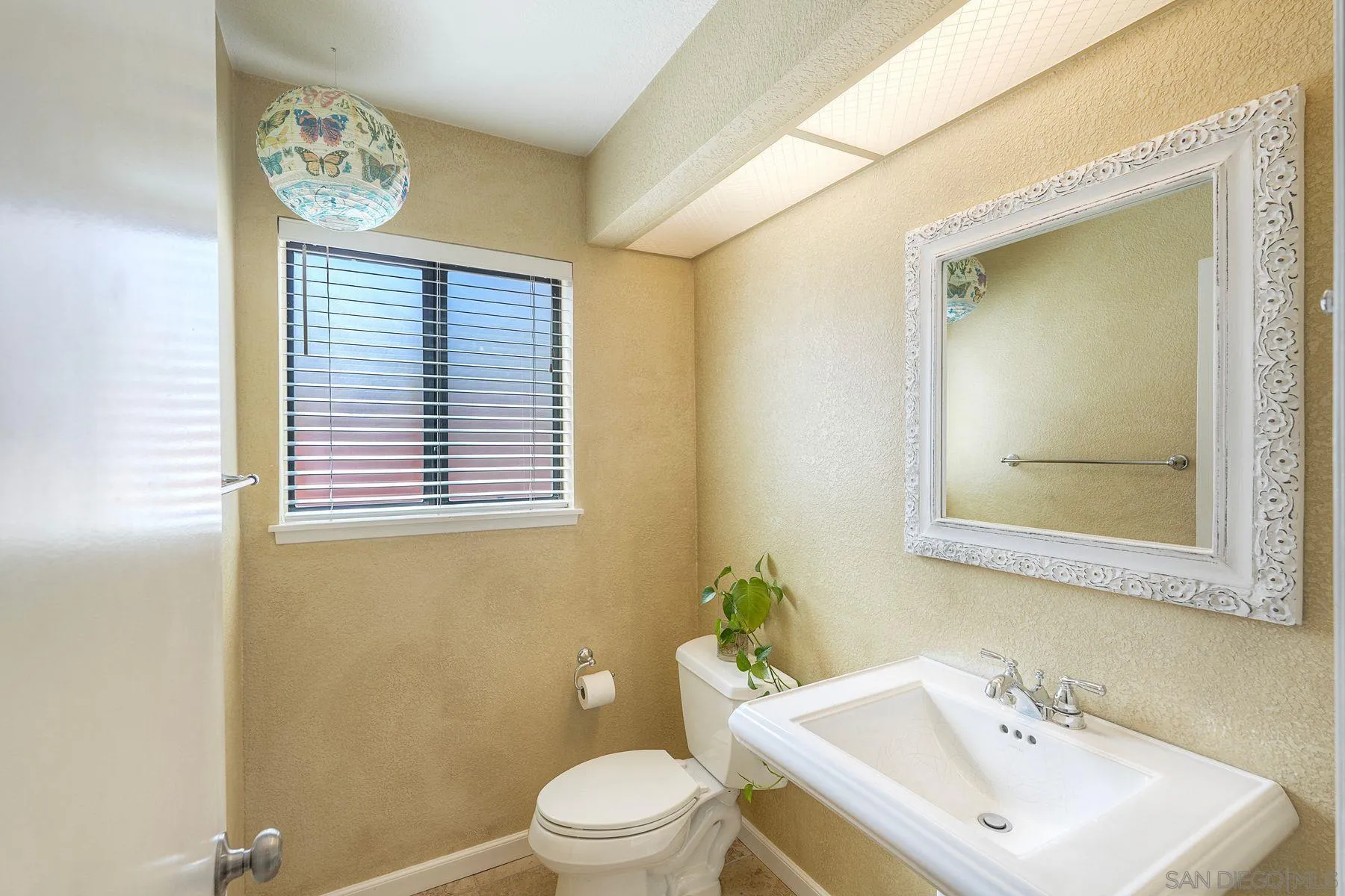 https://cdn.realtyfeed.com/cdn/127/260018901/4be5f1a349dd225514b0fdd171ff2f0b.webp