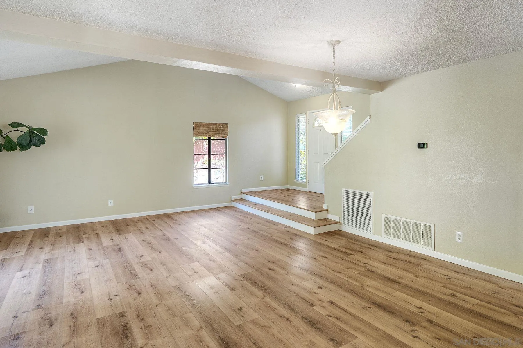 https://cdn.realtyfeed.com/cdn/127/260018901/4f6320d989bf87c31e28c19dfc4ccdfe.webp