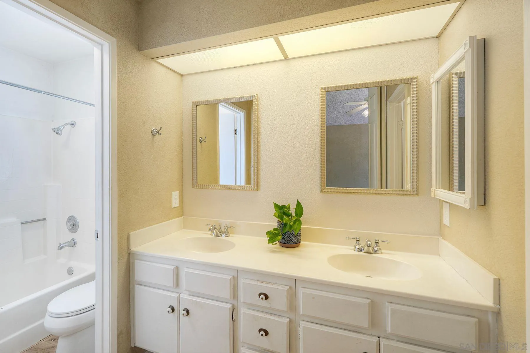 https://cdn.realtyfeed.com/cdn/127/260018901/7b7b2ff87de07f3bb103aca2b87f683a.webp