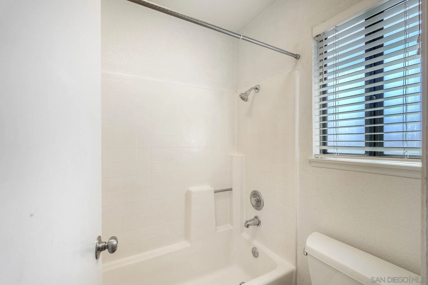 https://cdn.realtyfeed.com/cdn/127/260018901/e76a2869476951c07f2aa3f66fb19757.webp
