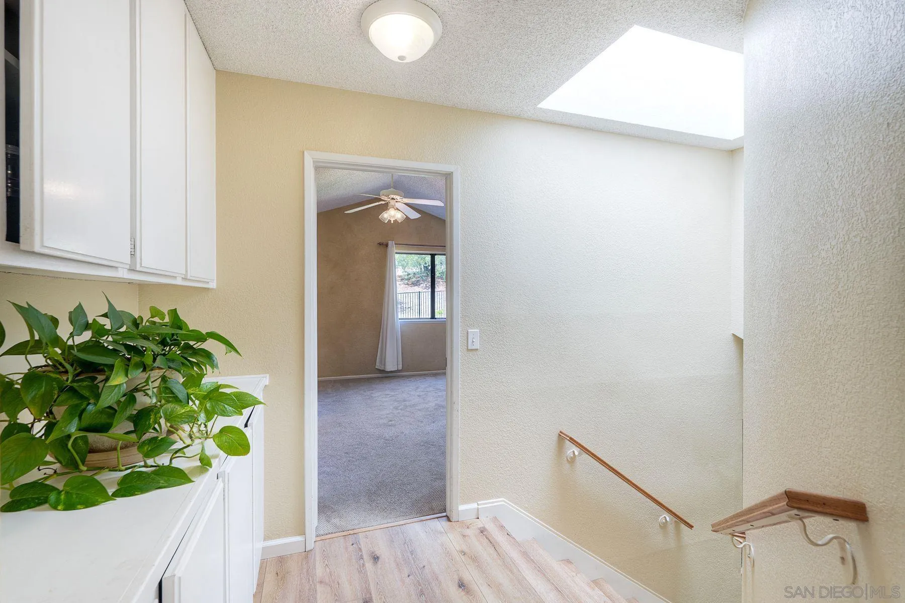 https://cdn.realtyfeed.com/cdn/127/260018901/ecd286bd92d2451564c7bbaee34ec3b6.webp