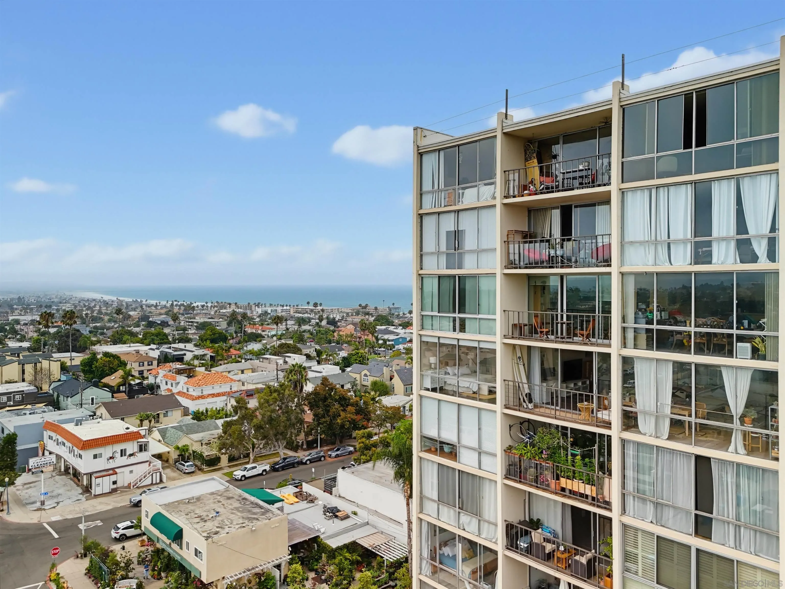 https://cdn.realtyfeed.com/cdn/127/260018907/3919126602978bbce54ebe7213ae8ef7.webp