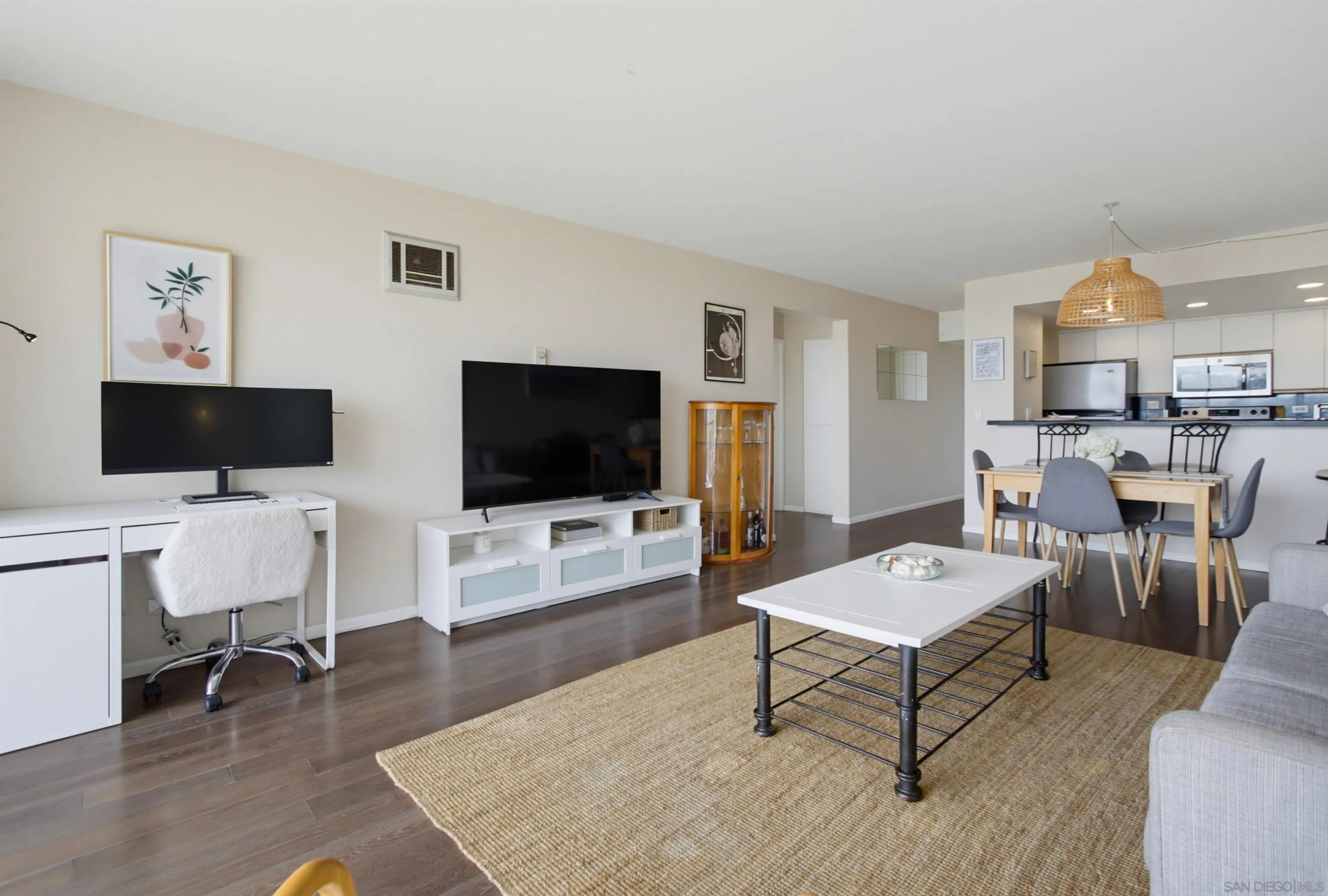 https://cdn.realtyfeed.com/cdn/127/260018907/745e1be8c905b43a35ffca1f7a783e27.webp