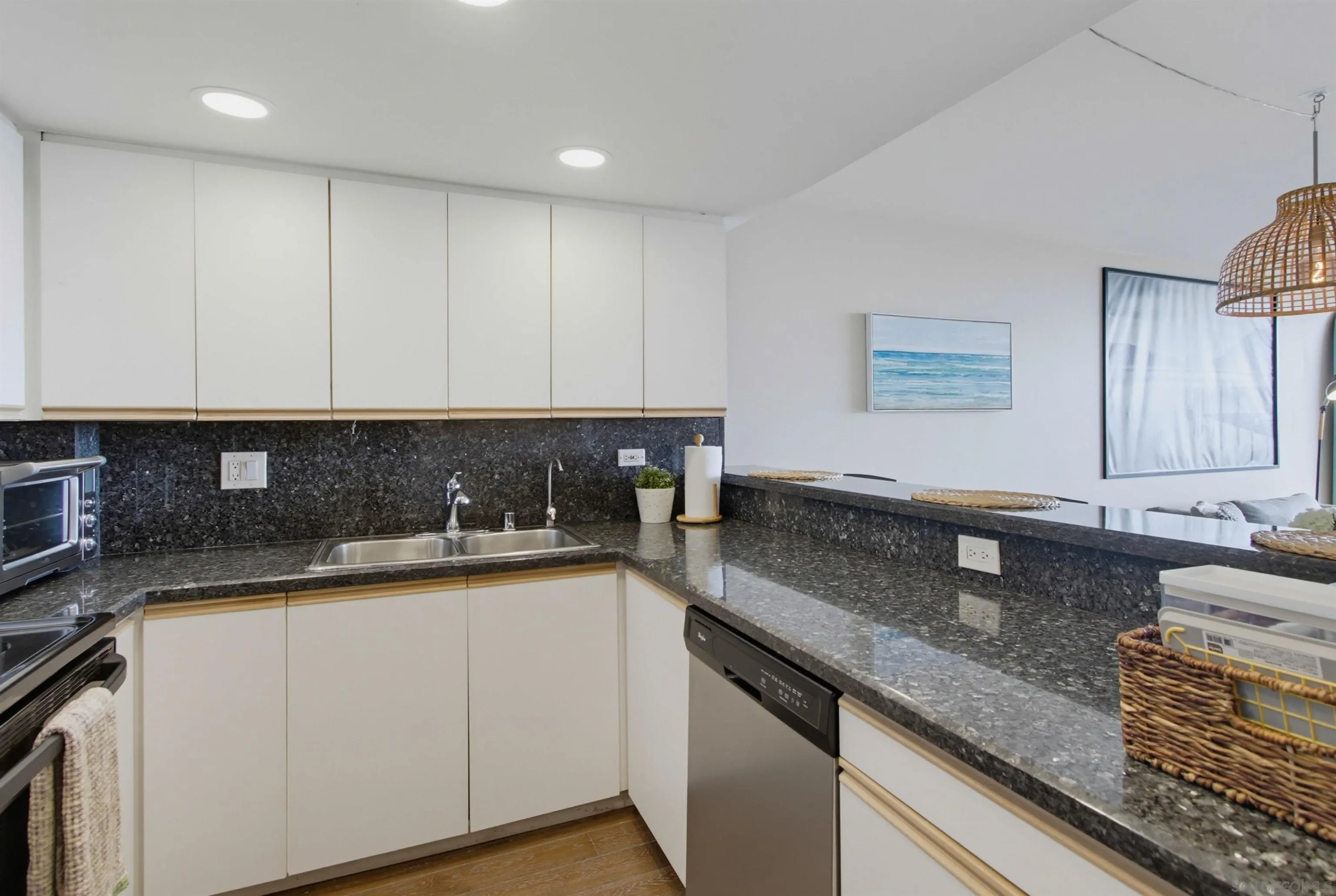 https://cdn.realtyfeed.com/cdn/127/260018907/9d58ef5b0040f67350d61094659660a8.webp