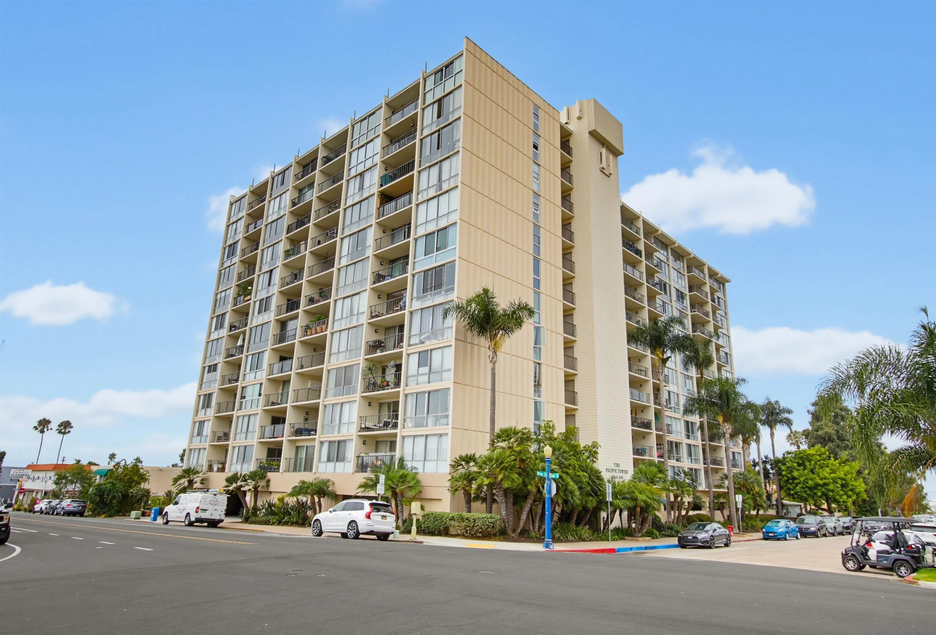 https://cdn.realtyfeed.com/cdn/127/260018907/9fe4f38cf7601cd48f37e345bf30ebe3.webp