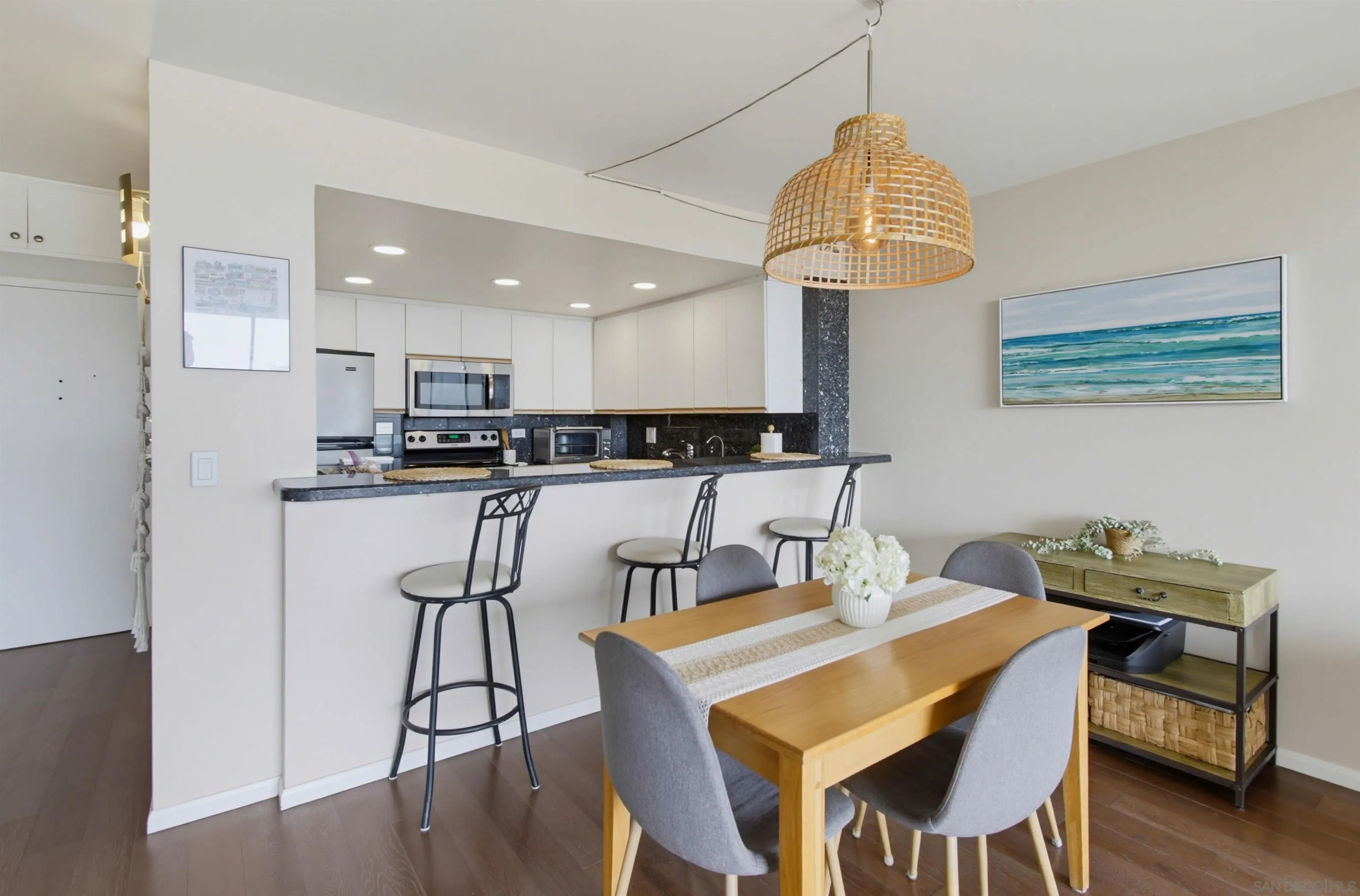 https://cdn.realtyfeed.com/cdn/127/260018907/ebb6c0a9677f02c8fea4e7d5dfa1fdc5.webp