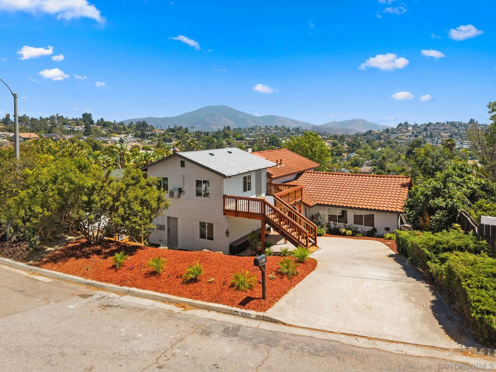 https://cdn.realtyfeed.com/cdn/127/260018921/2b048e61b706e2b3e861c731c7173664.webp