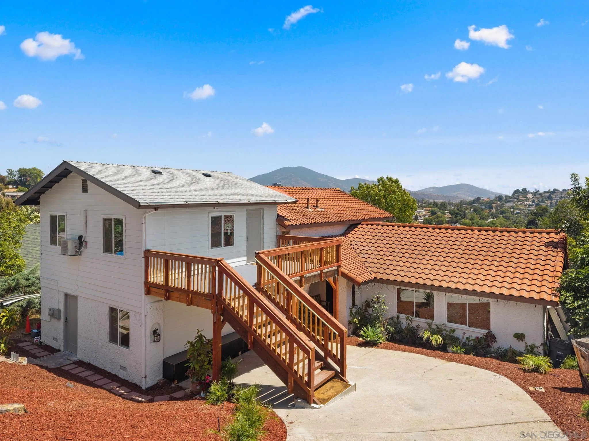 https://cdn.realtyfeed.com/cdn/127/260018921/335b2f4c4f43824e373dc7a1e7e83792.webp
