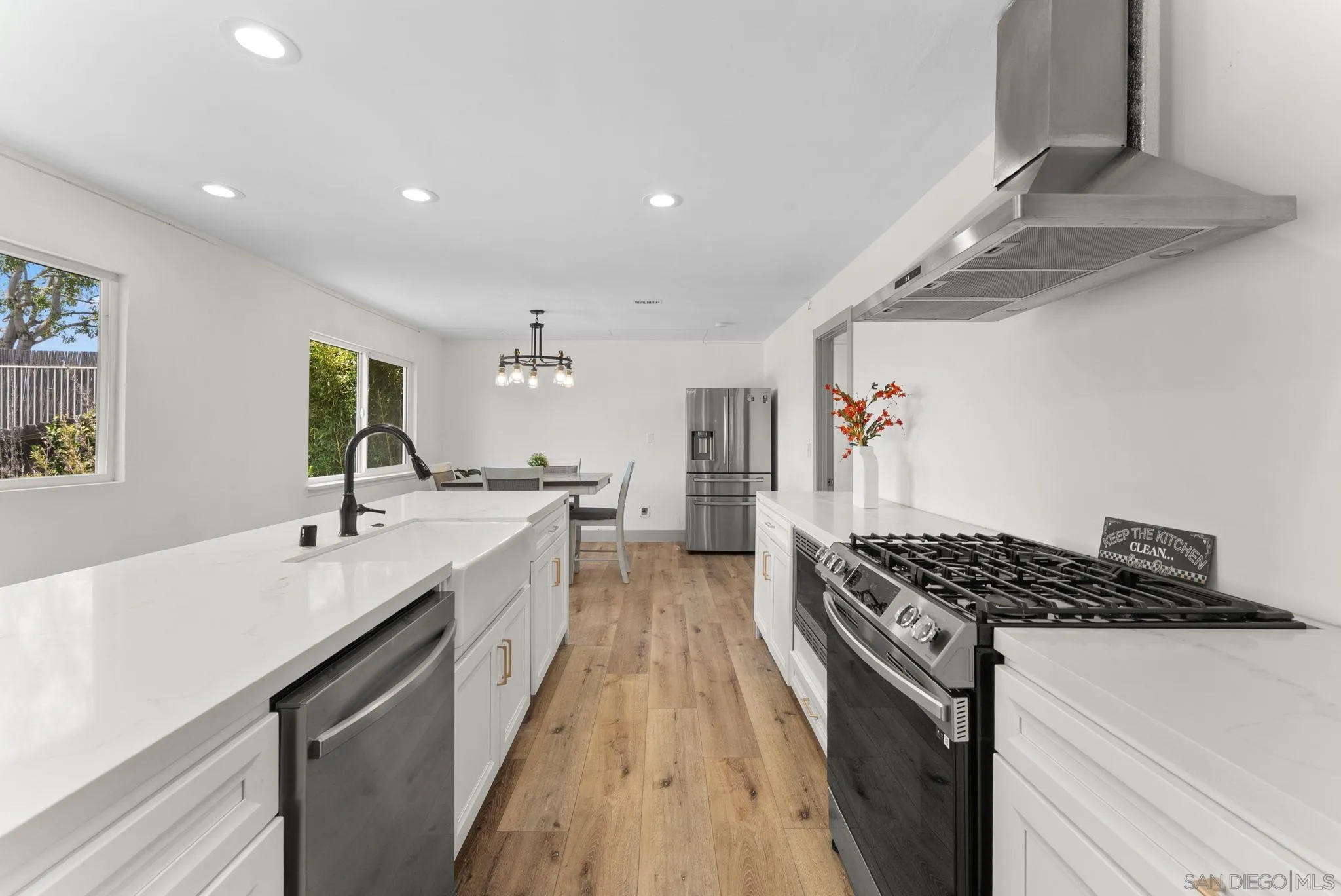 https://cdn.realtyfeed.com/cdn/127/260018921/49e28ee69acfb2a6711015b5dffbb960.webp