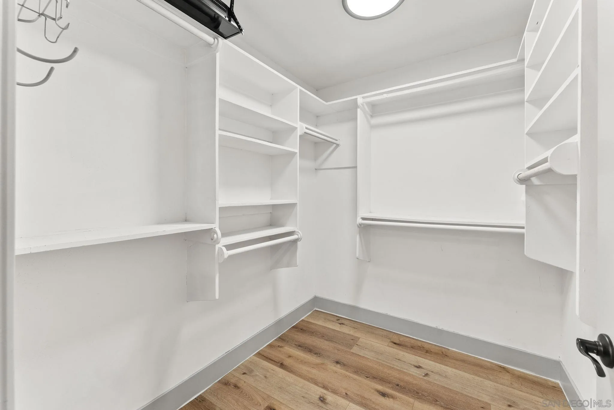 https://cdn.realtyfeed.com/cdn/127/260018921/533d40e51337e5c1ded4730b25215f88.webp