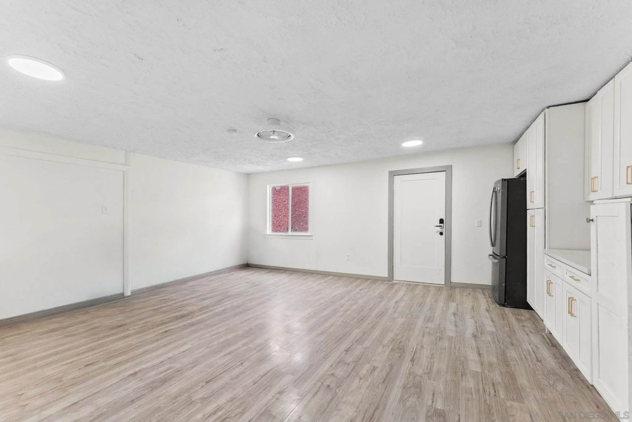 https://cdn.realtyfeed.com/cdn/127/260018921/7849ebc2a59b73a570135091aa4d3656.webp