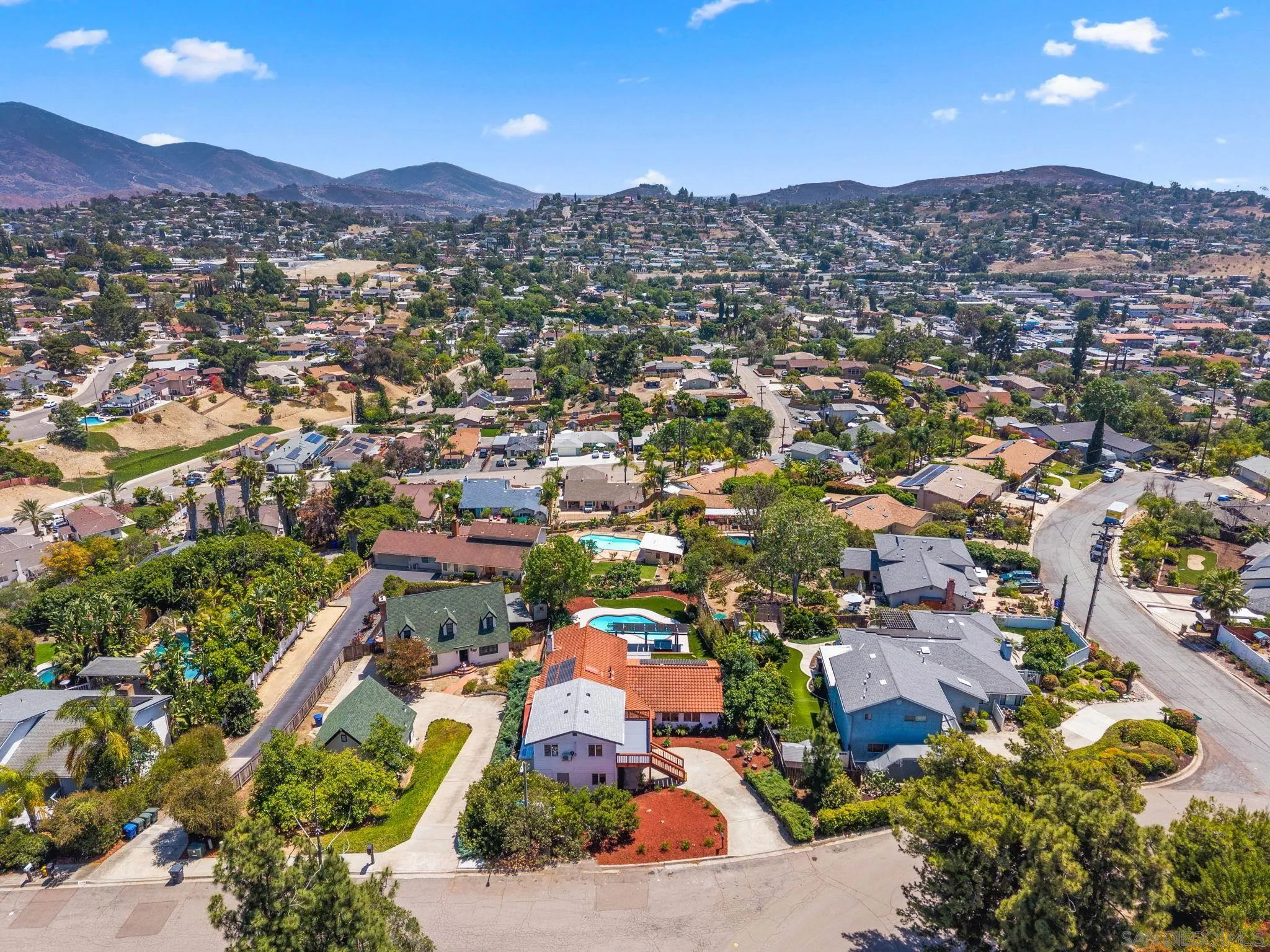 https://cdn.realtyfeed.com/cdn/127/260018921/fa03357f8f083385492c817f82e63b9c.webp