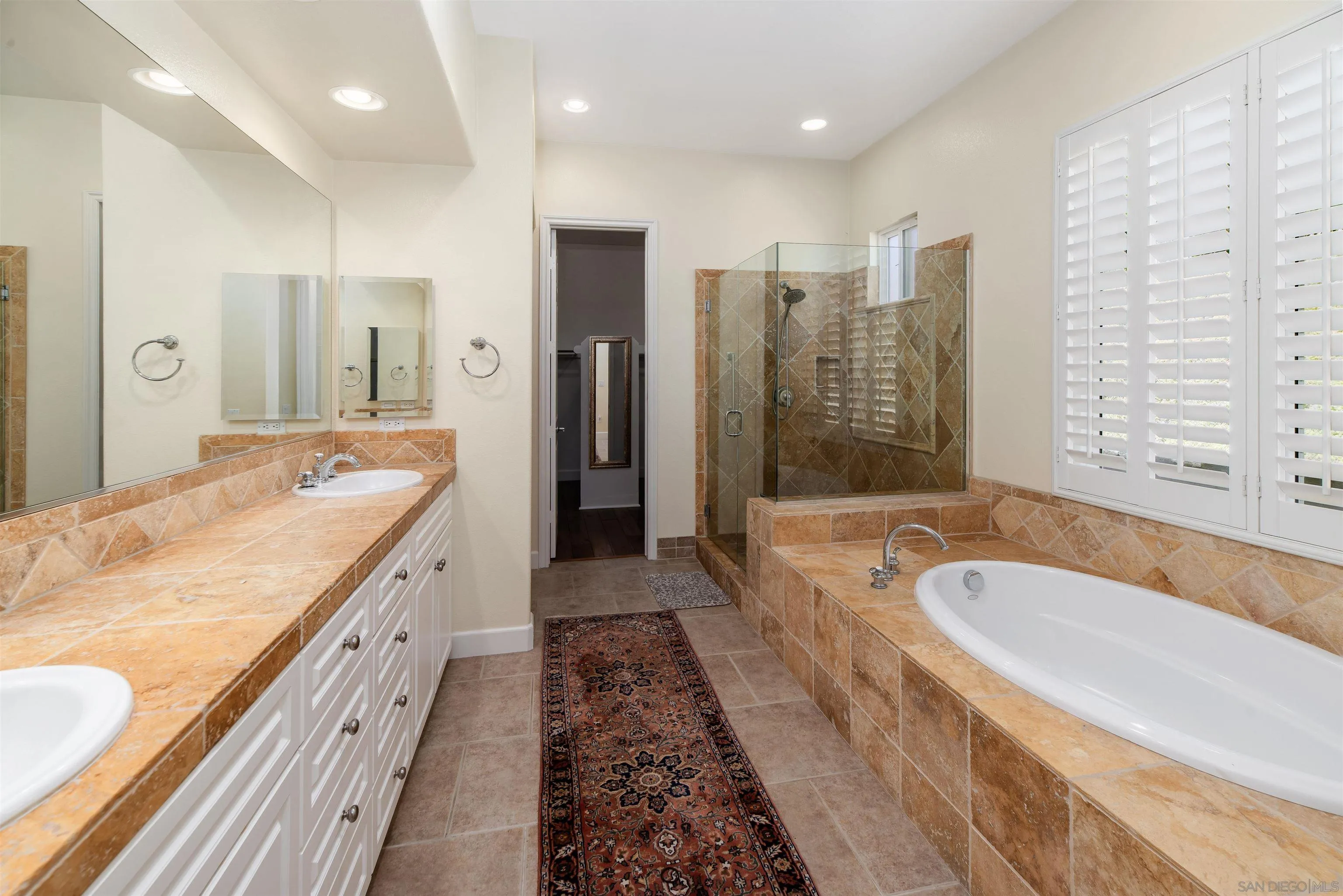 https://cdn.realtyfeed.com/cdn/127/260018926/209ace44bb0b03ce7e4311941eb9bb09.webp