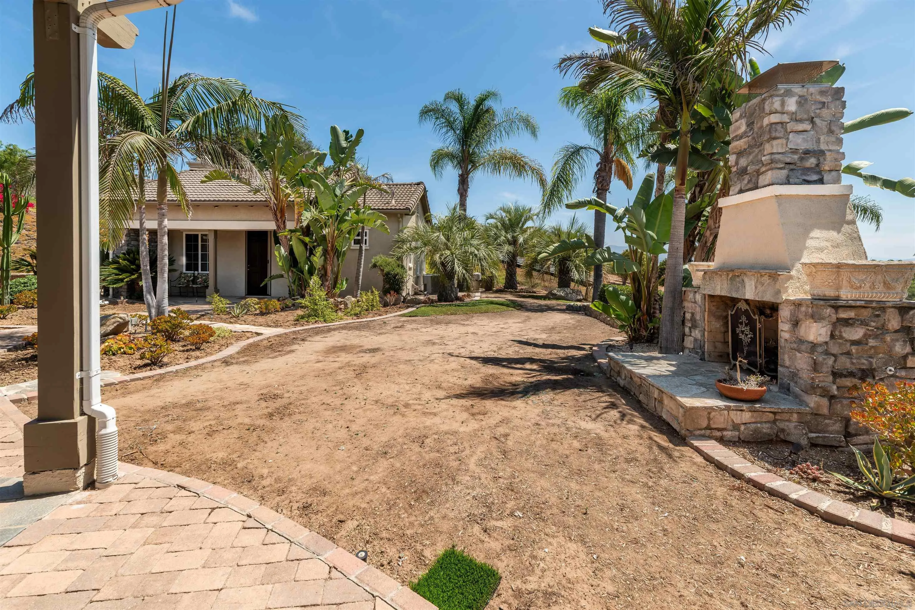 https://cdn.realtyfeed.com/cdn/127/260018926/b6998e45c8da93a61cd08c2a7292916a.webp