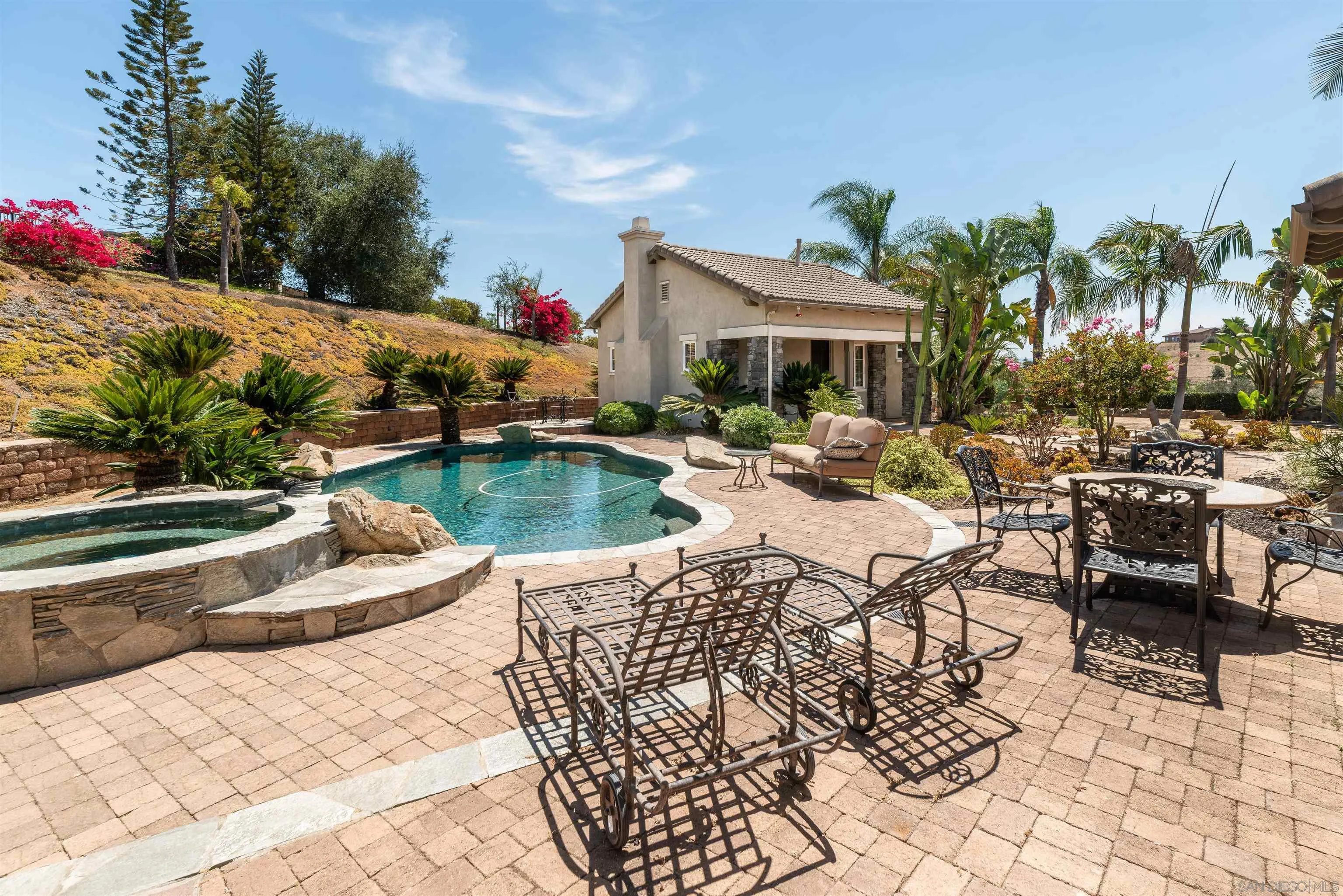 https://cdn.realtyfeed.com/cdn/127/260018926/c0fec4425d6e805167bd02f8b751a9b6.webp