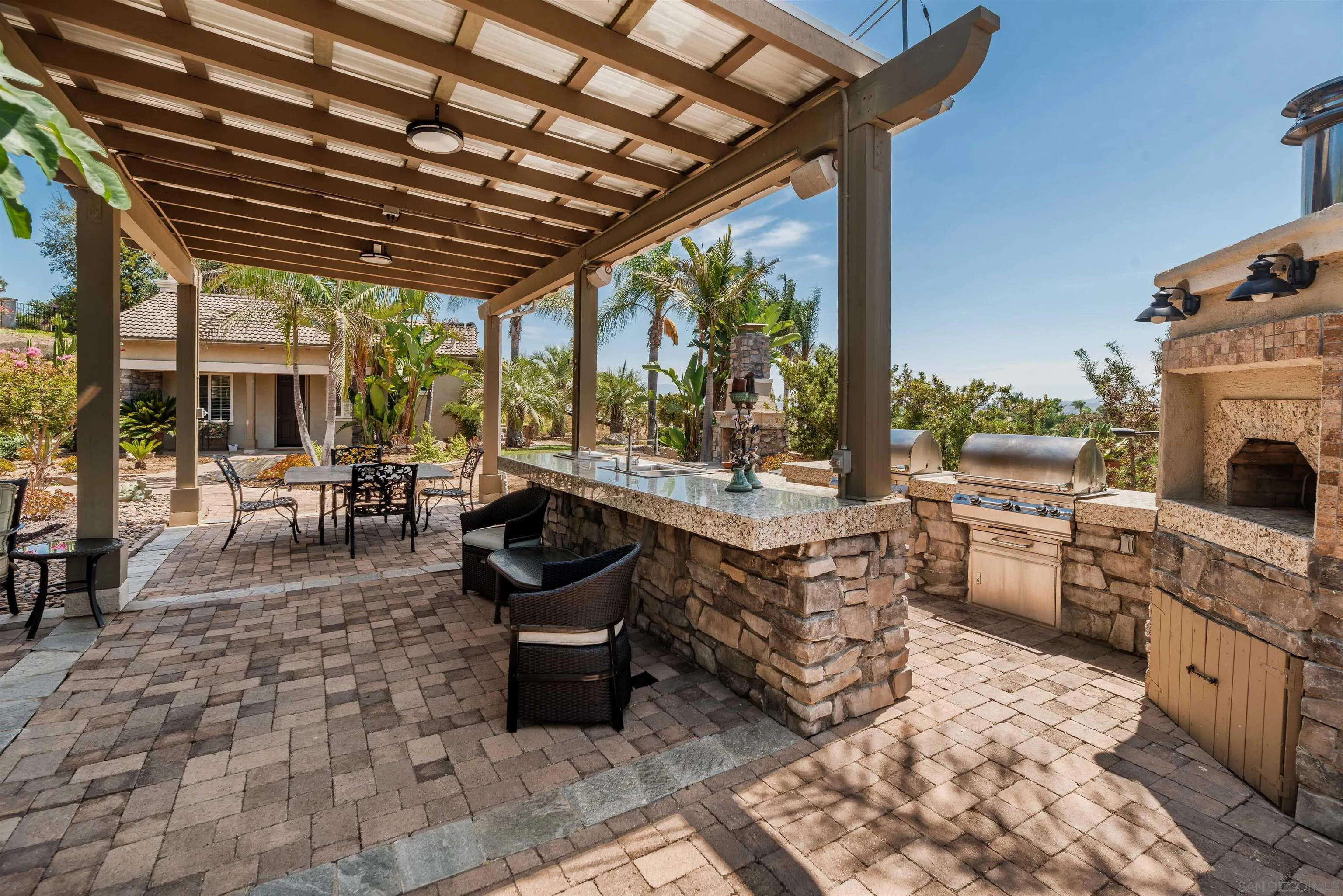https://cdn.realtyfeed.com/cdn/127/260018926/ce5a1ef50cbc2a8663852d470579f822.webp